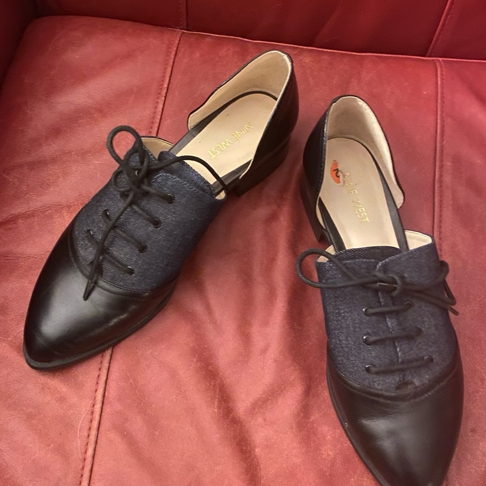 Unique Nine West flats. Size 9 1/2. Black Leather & Denim.